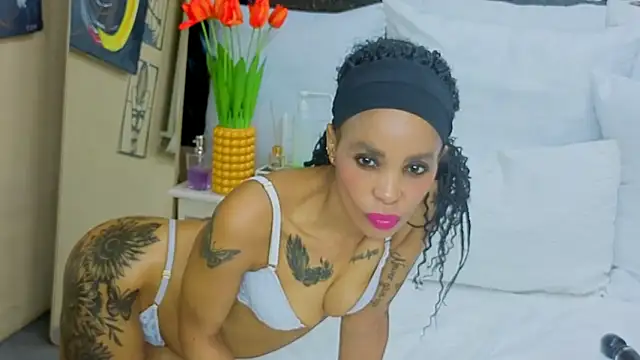 Snapshot of CaramelNatashaxx chatting on 10/21/25, 07:20 CaramelNatashaxx online show from 10/21/25, 07:20