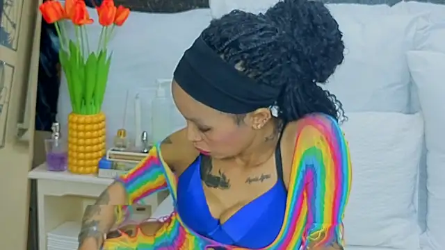 Snapshot of CaramelNatashaxx chatting on 10/22/25, 11:37 CaramelNatashaxx online show from 10/22/25, 11:37