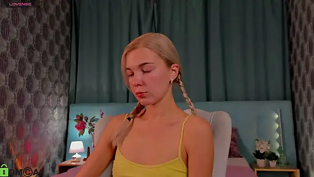 Aurora Bennet online show from 09/11/25, 12:33