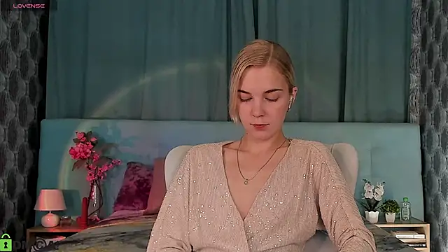 Aurora Bennet online show from 09/25/25, 12:14