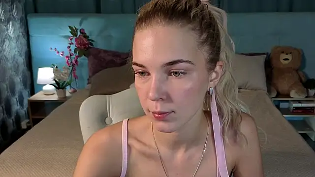 Aurora Bennet online show from 11/21/25, 01:04