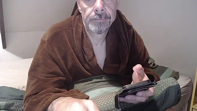 Snapshot of idiotpig66 chatting on 03/06/25, 04:38 idiotpig66 online show from 03/06/25, 04:38