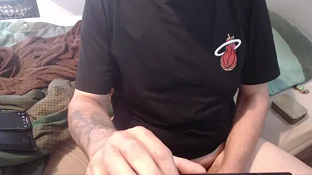 Snapshot of idiotpig66 chatting on 03/22/25, 10:04 idiotpig66 online show from 03/22/25, 10:04