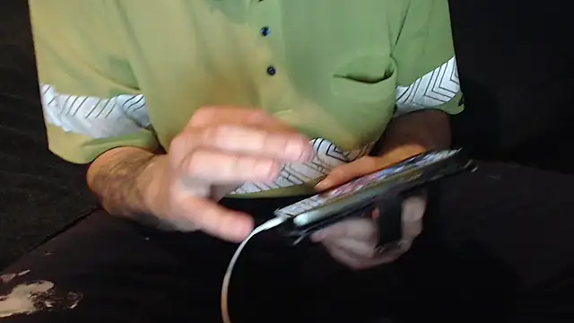 Snapshot of idiotpig66 chatting on 09/15/25, 09:20 idiotpig66 online show from 09/15/25, 09:20