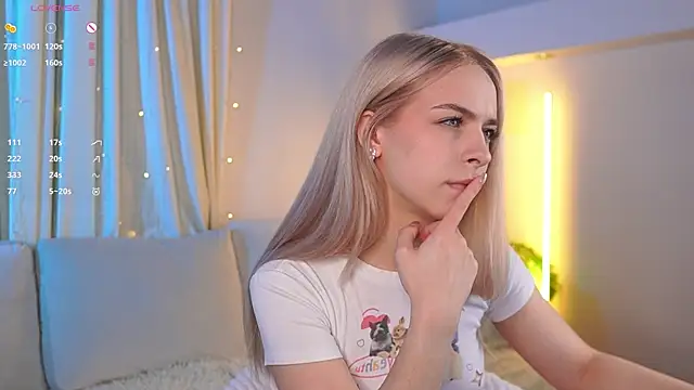 Snapshot of ShinyBarbie chatting on 02/06/26, 06:18 ShinyBarbie online show from 02/06/26, 06:18