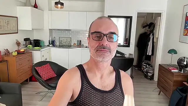 Snapshot of Milkywaymen chatting on 03/12/26, 11:49 Milkywaymen online show from 03/12/26, 11:49