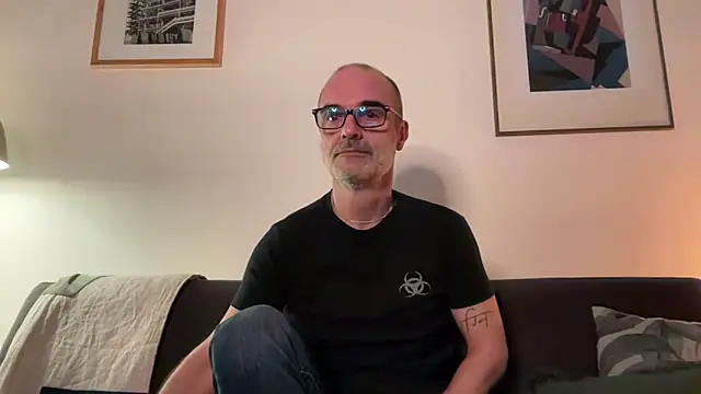 Snapshot of Milkywaymen chatting on 04/20/26, 06:20 Milkywaymen online show from 04/20/26, 06:20