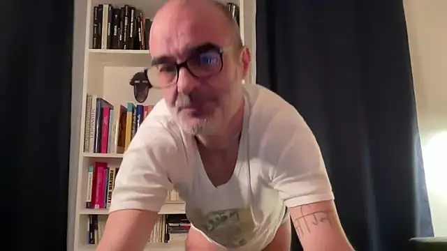 Snapshot of Milkywaymen chatting on 04/24/26, 08:11 Milkywaymen online show from 04/24/26, 08:11