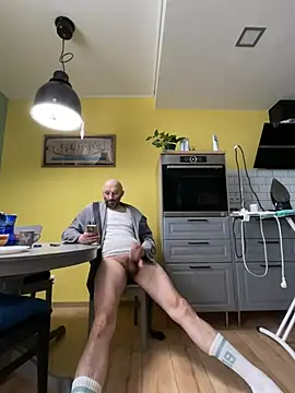 Snapshot of smint06 chatting on 03/25/26, 10:32 smint06 online show from 03/25/26, 10:32