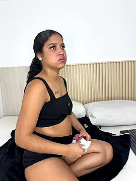 Snapshot of alena_brown_ chatting on 10/02/25, 12:01 alena brown  online show from 10/02/25, 12:01