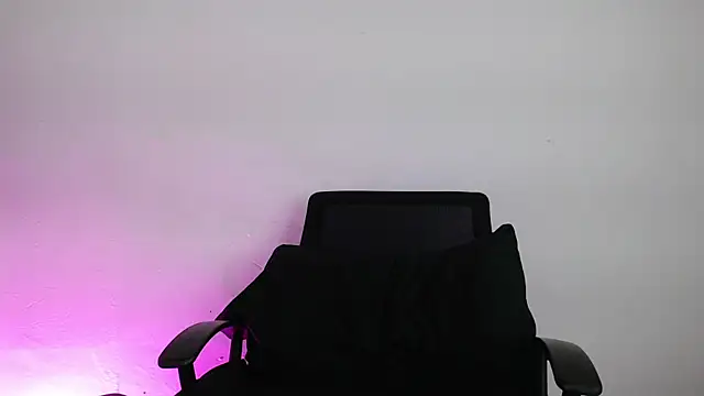 Snapshot of Valakiablood chatting on 11/15/25, 12:08 Valakiablood online show from 11/15/25, 12:08