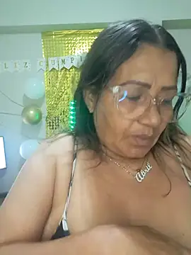 Snapshot of Vickysweeeettt chatting on 06/24/26, 02:10 Vickysweeeettt online show from 06/24/26, 02:10