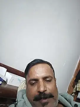 vardh033 online show from 12/16/25, 04:23