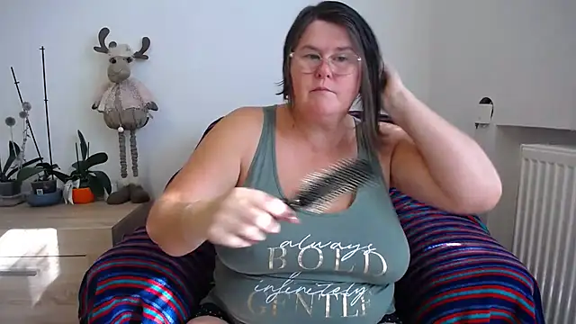 icyheart888 online show from 10/19/25, 11:44