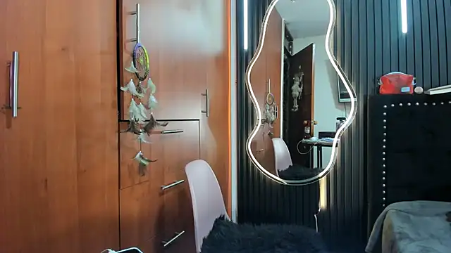 scarletr red online show from 12/15/25, 11:09