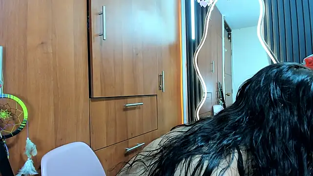 scarletr red online show from 01/10/26, 01:29