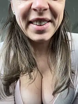 ladywithbigass online show from 12/18/25, 07:47