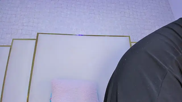 Snapshot of thalia888_ chatting on 11/24/25, 07:02 thalia888 online show from 11/24/25, 07:02