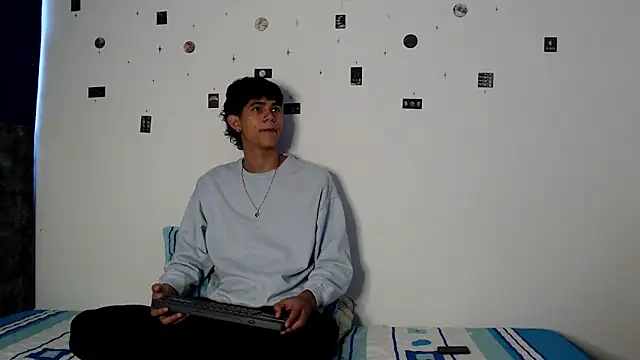 Snapshot of alexmark_ chatting on 03/26/26, 01:38 alexmark online show from 03/26/26, 01:38
