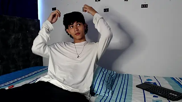 Snapshot of alexmark_ chatting on 03/30/26, 08:10 alexmark online show from 03/30/26, 08:10