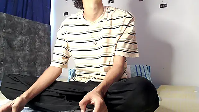 Snapshot of alexmark_ chatting on 04/21/26, 04:56 alexmark online show from 04/21/26, 04:56