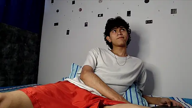 Snapshot of alexmark_ chatting on 05/12/26, 04:59 alexmark online show from 05/12/26, 04:59