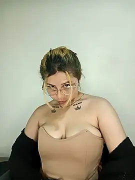 SiennaValera online show from 10/07/25, 06:16