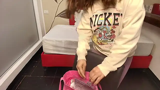 Snapshot of SexyRachel_ chatting on 09/19/25, 12:39 SexyRachel  online show from 09/19/25, 12:39