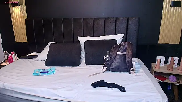 Snapshot of SexyRachel_ chatting on 10/01/25, 12:00 SexyRachel  online show from 10/01/25, 12:00