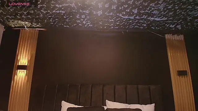 Snapshot of SexyRachel_ chatting on 10/15/25, 12:05 SexyRachel  online show from 10/15/25, 12:05