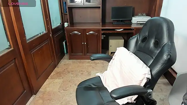 Snapshot of SexyRachel_ chatting on 10/18/25, 11:55 SexyRachel  online show from 10/18/25, 11:55