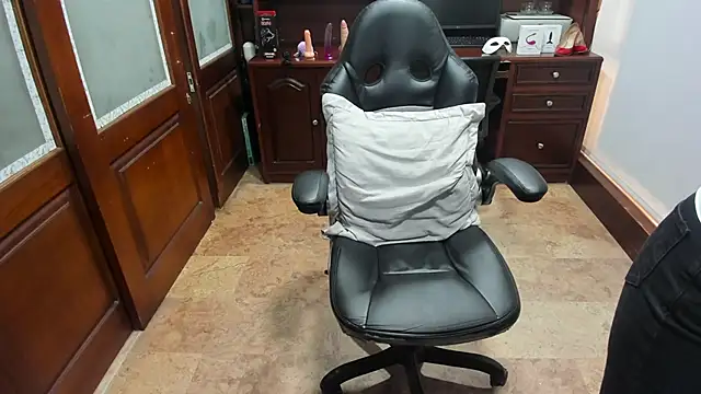 Snapshot of SexyRachel_ chatting on 10/25/25, 12:56 SexyRachel  online show from 10/25/25, 12:56