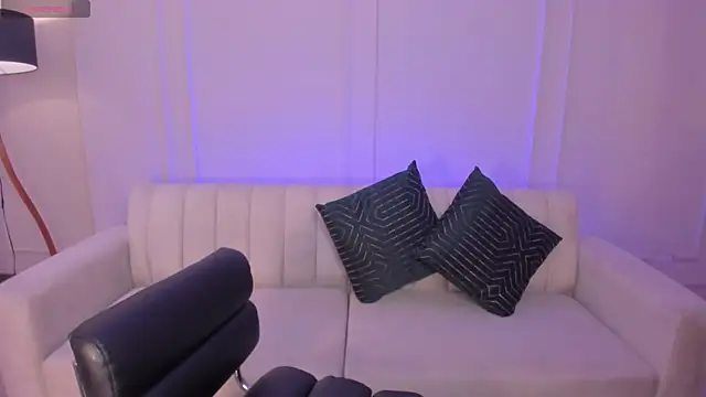 LeahNovac online show from 11/27/25, 11:23