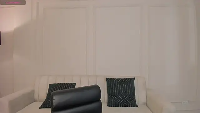 LeahNovac online show from 12/05/25, 11:19