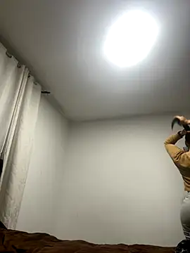 Leonis 0 online show from 10/31/25, 02:01