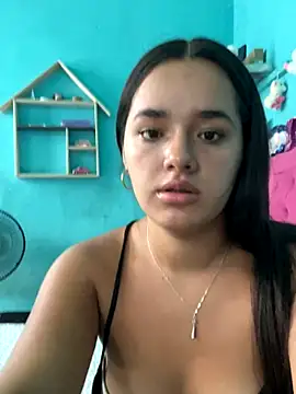 Snapshot of Luciaparker03 chatting on 10/04/25, 02:48 Luciaparker03 online show from 10/04/25, 02:48