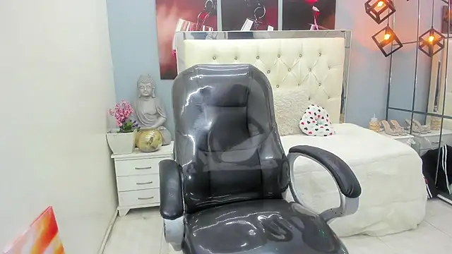 Snapshot of Eilish_hall chatting on 12/14/25, 10:47 Eilish hall online show from 12/14/25, 10:47