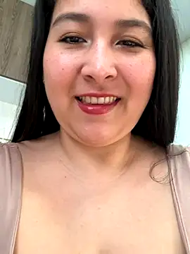 Snapshot of evelyn_1702 chatting on 10/31/25, 09:27 evelyn 1702 online show from 10/31/25, 09:27