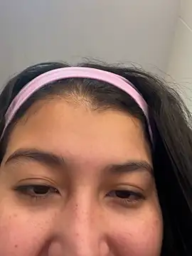 Snapshot of evelyn_1702 chatting on 11/16/25, 07:52 evelyn 1702 online show from 11/16/25, 07:52