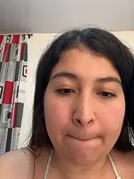 Snapshot of evelyn_1702 chatting on 11/25/25, 10:43 evelyn 1702 online show from 11/25/25, 10:43