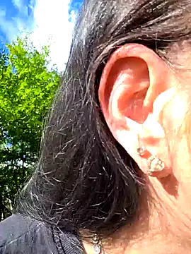 Snapshot of Swiss_Lady chatting on 09/15/25, 01:33 Swiss Lady online show from 09/15/25, 01:33