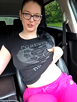 Snapshot of Swiss_Lady chatting on 10/04/25, 04:27 Swiss Lady online show from 10/04/25, 04:27