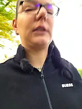 Snapshot of Swiss_Lady chatting on 10/29/25, 11:34 Swiss Lady online show from 10/29/25, 11:34