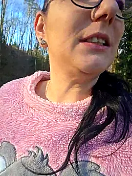 Snapshot of Swiss_Lady chatting on 11/29/25, 10:51 Swiss Lady online show from 11/29/25, 10:51