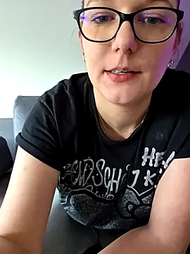 Snapshot of Swiss_Lady chatting on 12/20/25, 09:27 Swiss Lady online show from 12/20/25, 09:27