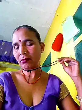 Snapshot of Monika_thakurr chatting on 09/18/25, 08:38 Monika thakurr online show from 09/18/25, 08:38