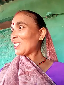 Snapshot of Monika_thakurr chatting on 10/07/25, 08:33 Monika thakurr online show from 10/07/25, 08:33