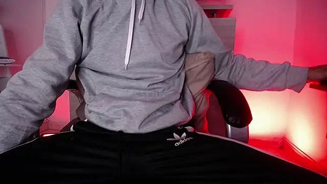 Snapshot of Mr_Klein_69 chatting on 10/31/25, 03:29 Mr Klein 69 online show from 10/31/25, 03:29