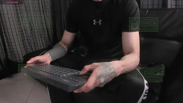 Snapshot of Mr_Klein_69 chatting on 11/12/25, 08:19 Mr Klein 69 online show from 11/12/25, 08:19