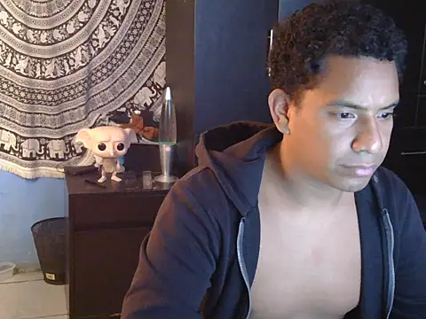 Snapshot of latinboybigdick chatting on 09/08/25, 02:27 latinboybigdick online show from 09/08/25, 02:27